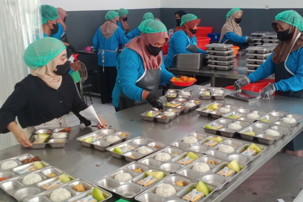 Marak Kasus Keracunan MBG, KSP Ungkap Hanya 34 Dapur dari 8.583 yang Punya SLHS