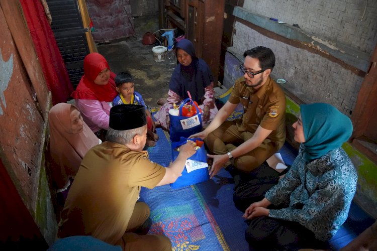Pemkab Bandung Barat Salurkan Santunan kepada 1.919 Lansia dalam Momentum Hari Jadi ke-19