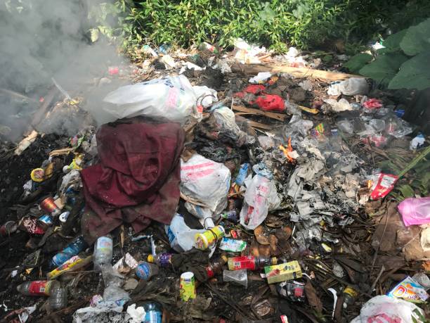 Limbah Medis Berbahaya Dibuang Sembarangan di Cikalongwetan, Warga Khawatir Risiko Penyakit dan Penc