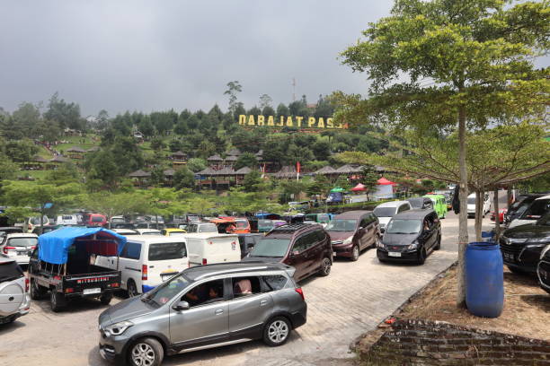 Hari Pertama Lebaran, Kawasan Wisata Lembang Dipadati Kendaraan hingga Merayap